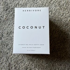 Herbivore hydrating milk bath soak